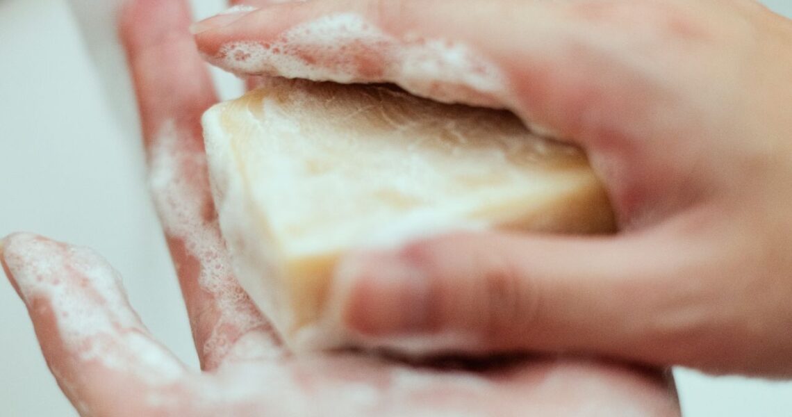 Como fazer sabão caseiro com óleo usado: passo a passo simples e econômico