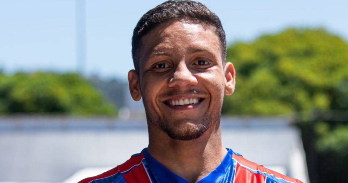 Artilheiro Lucas Duarte segue em Portugal