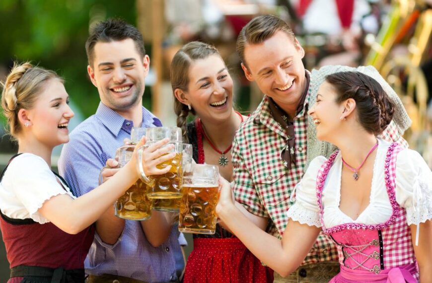 Oktoberfest Blumenau: história, curiosidades e dicas para aproveitar a maior festa alemã das Américas