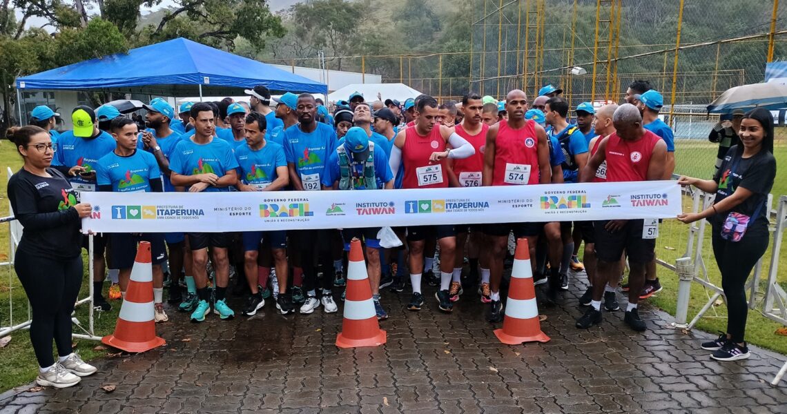 Chuva e animação dão o tom do Desafio Raposo-RJ de Corridas